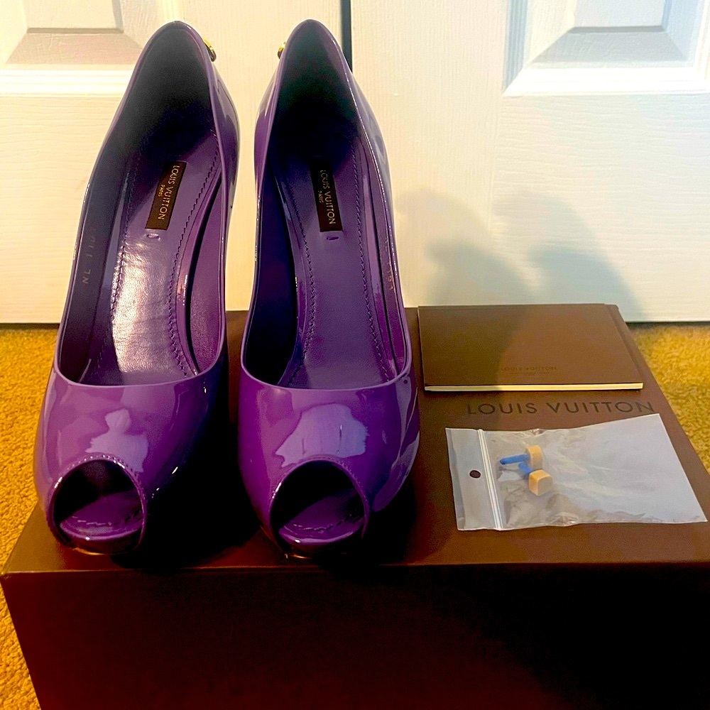Louis Vuitton - Purple Hells NWOT - Size 37.5